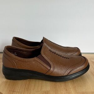 Easy Street Ultimate Womens Round Slip-On Shoe